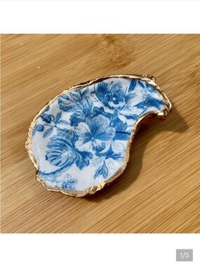Blue Floral Oyster Trinket Dish Hamptons